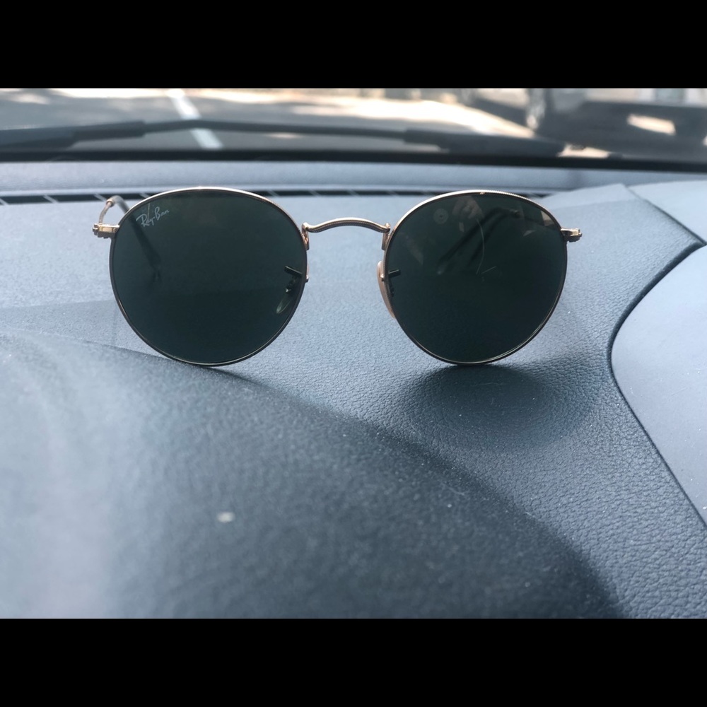 Round Metal RayBans- frame: gold/lenses: green
